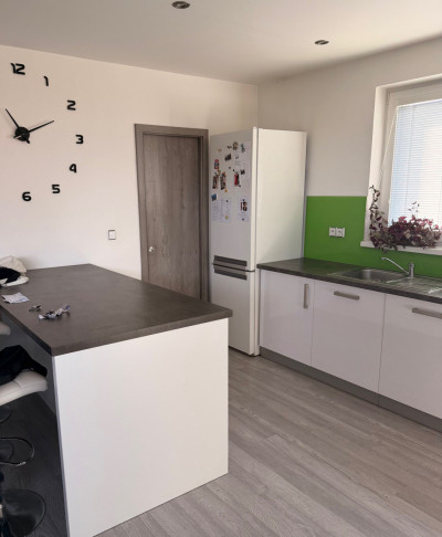 Prodej Rodinný dům 5+kk, Trávník